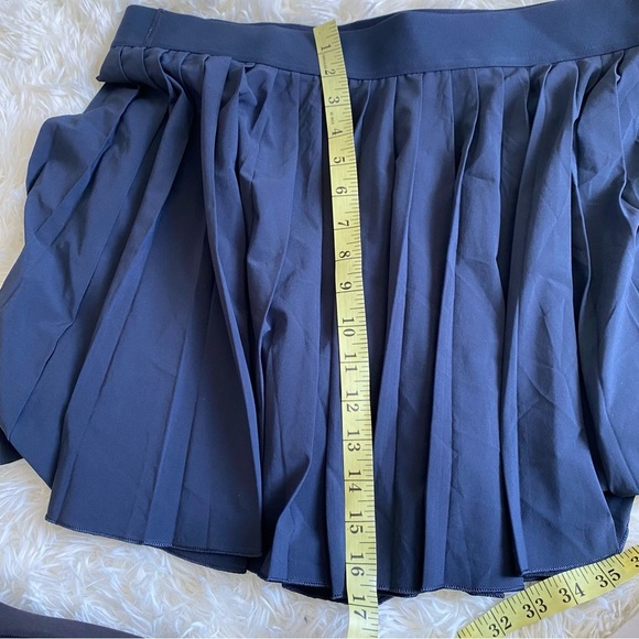 Aritzia TnAction TnaMOVE™ Tennis Mini Skirt in Total Eclipse - Picture 6 of 8